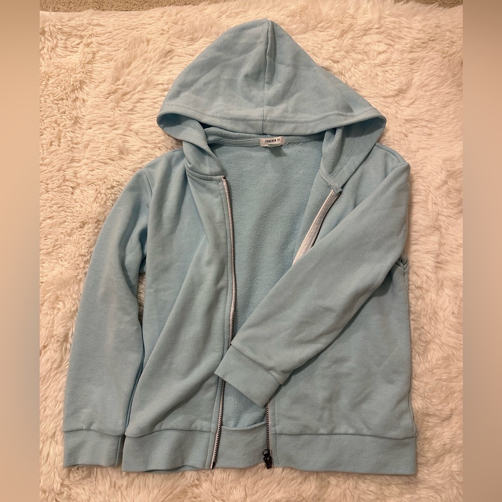 Forever 21 Girls light blue zip up hoodie in size 9/10 l